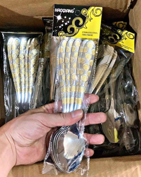 Luxury Golden Plated 6pcs Embossed Handle Plated Spoon Fork and Knife Set Middle East Flatware Stainless Steel Cutlery Set Luxury Golden Plated 6pcs Embossed Handle Plated Spoon Fork and Knife Set Middle East Flatware Stainless Steel Cutlery Set